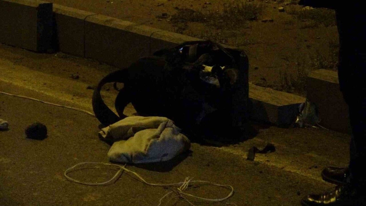 Malatya'da yol kenarındaki şüpheli çanta fünyeyle kontrollü şekilde patlatıldı