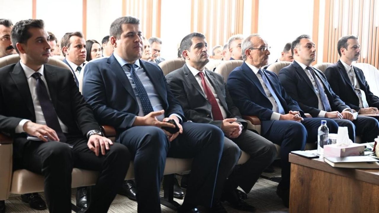 Malatya'da yöneticilere yönelik 'Yönetimde Beden Dili ve Etkili İletişim' semineri