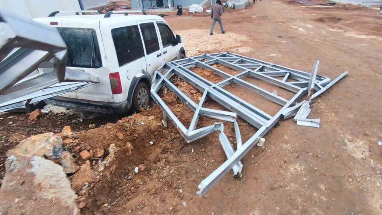 Malatya Doğanşehir'de kontrolden çıkan kamyon devrildi: 1 yaralı