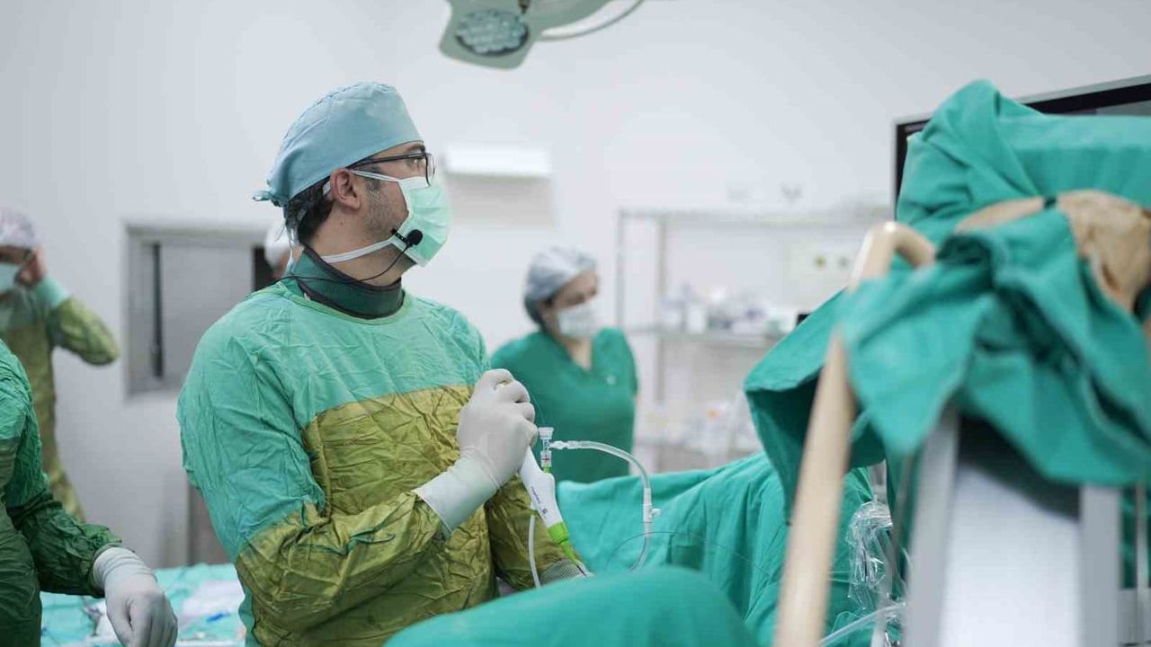 Malatya Eğitim ve Araştırma Hastanesi'nde 320 katılımcılı canlı RIRS kursu