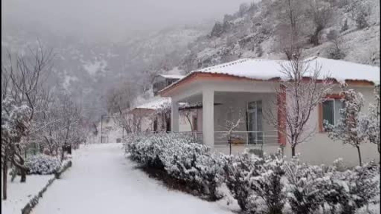 Malatya kırsalında kar yağışı: Yüksek kesimlerde kar kalınlığı yer yer yarım metreyi geçti