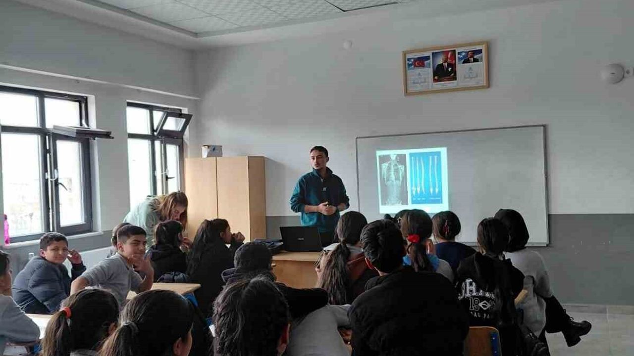 Malazgirt’te 8. sınıf öğrencilerine yönelik skolyoz taraması tamamlandı