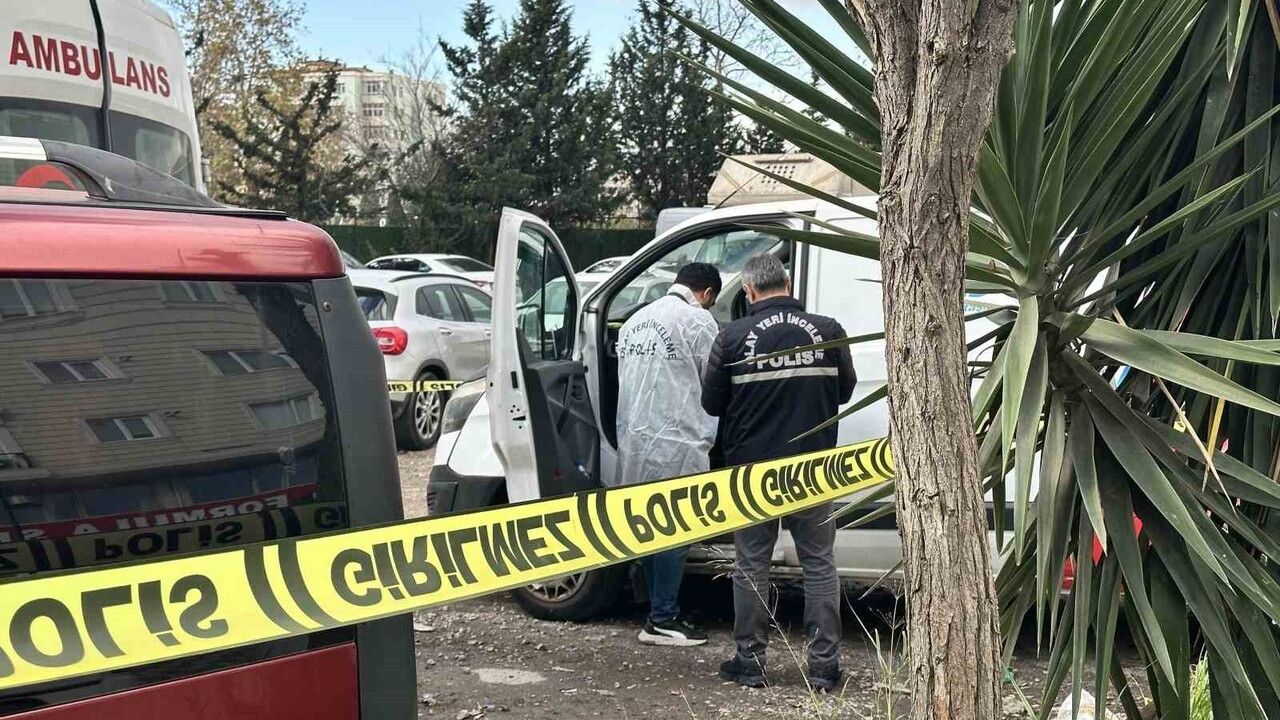 Maltepe'de kargo çalışanı otoparkta aracında ölü bulundu