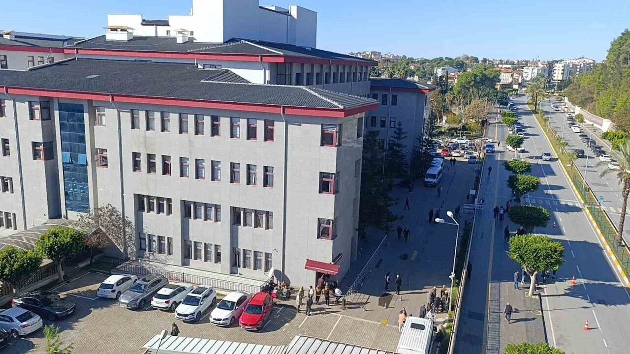 Manavgat rüşvet davası: 9’u tutuklu 41 sanığın yargılanmasına başlandı