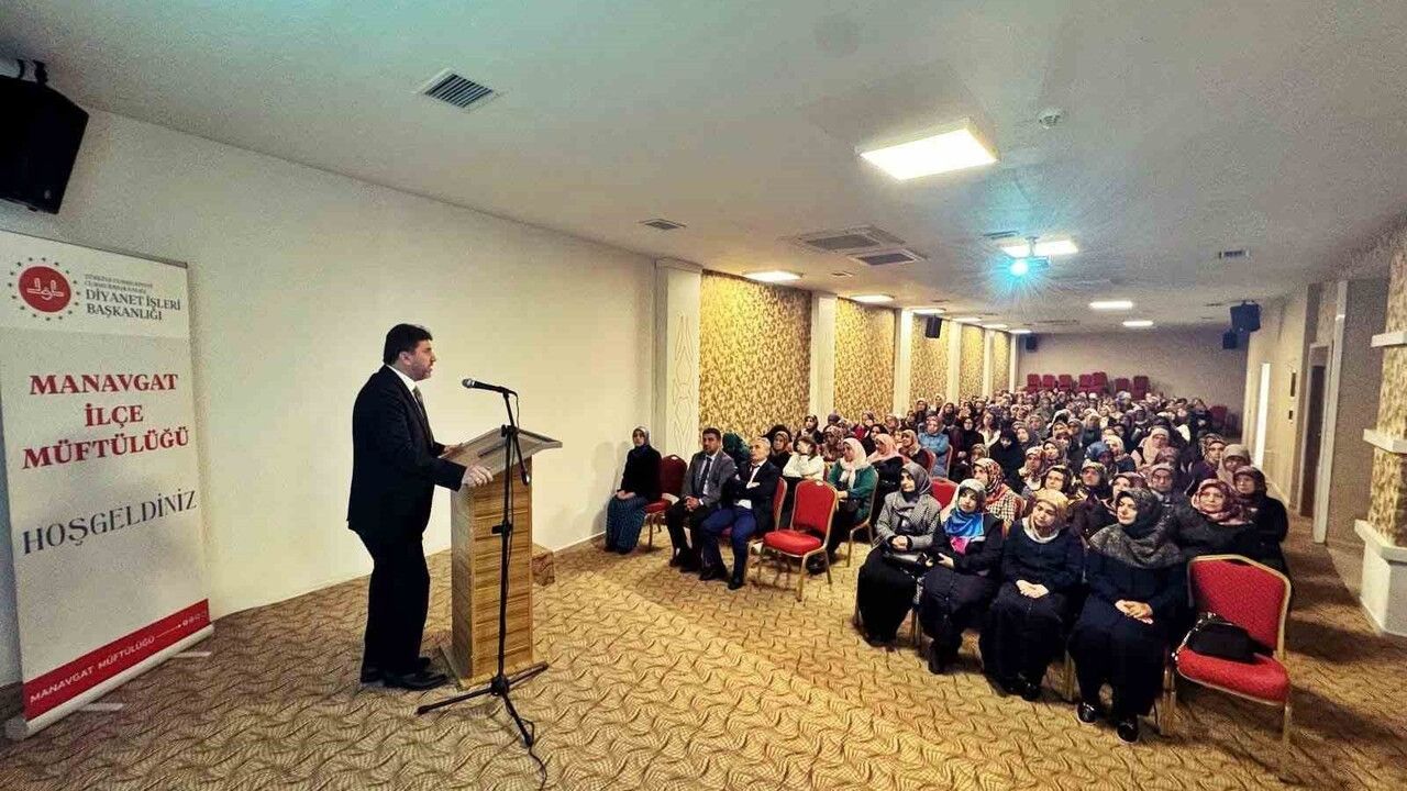 Manavgat'ta 'Dünyaya Açılan Merhamet Eli: Türkiye Diyanet Vakfı' Konferansı Yoğun İlgi Gördü