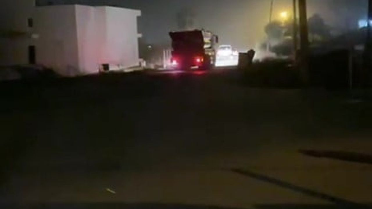 Manavgat'ta kapatılan yol itfaiyenin yangına ulaşımını geciktirdi