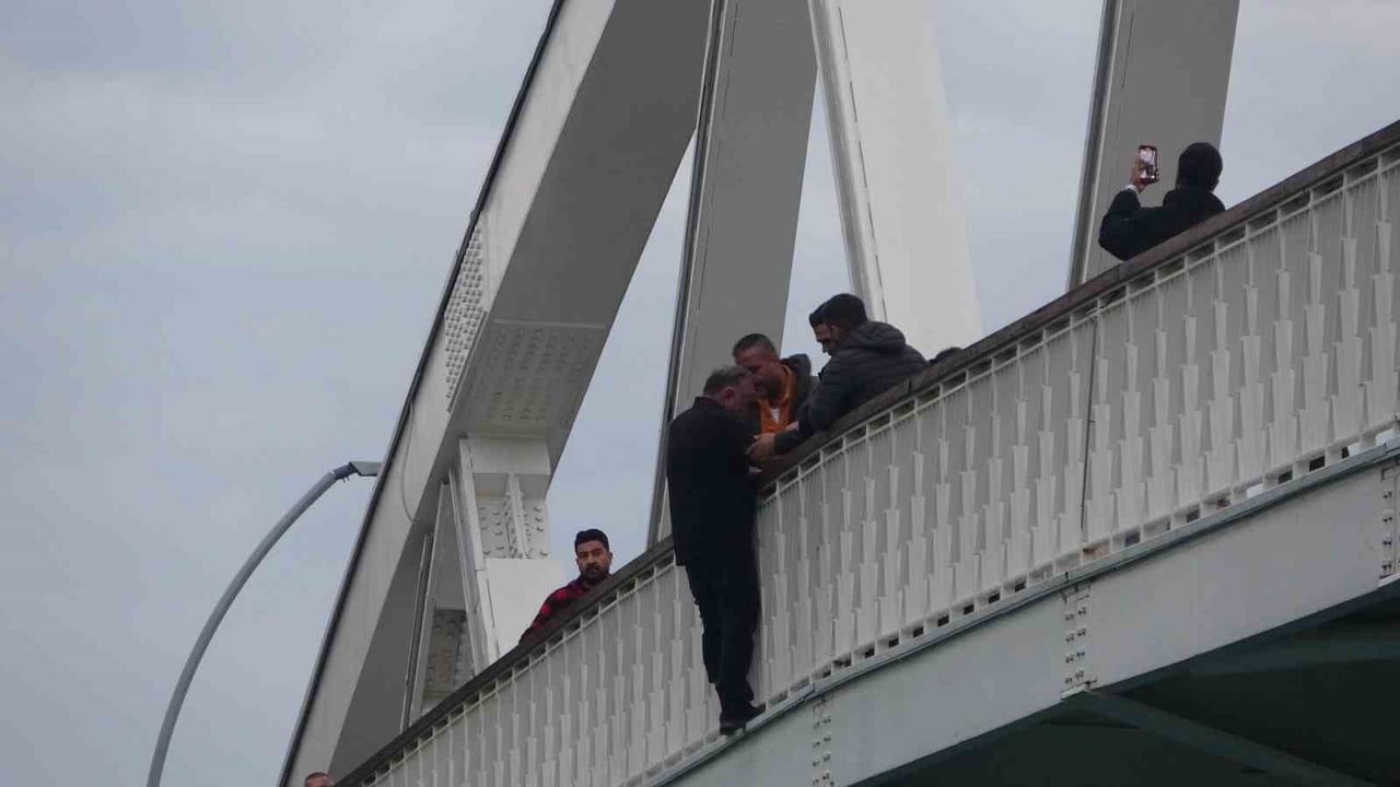 Manavgat'ta Köprüde İntihar Girişimi Polis Tarafından İkna Edildi