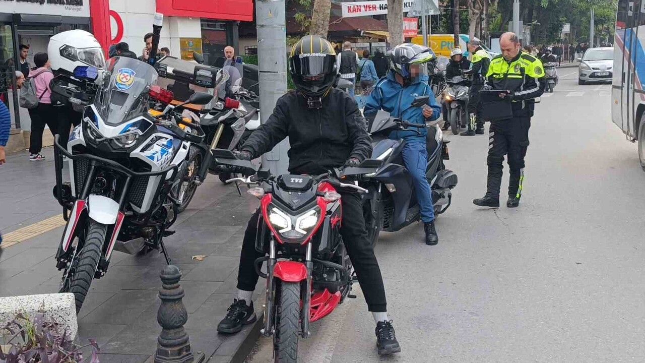 Manavgat’ta motosiklet denetiminde kask ve eldiven kullanım oranı yüzde 90 olarak belirlendi