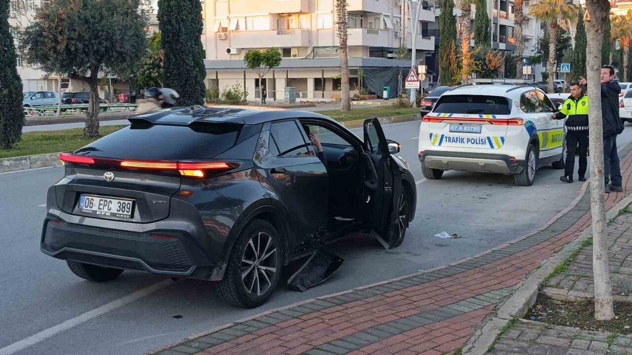 Manavgat'ta motosiklet ile otomobil çarpıştı: 2 yaralı