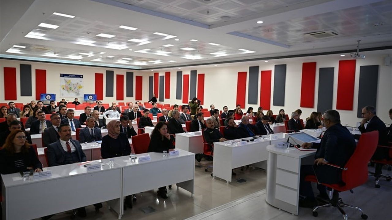 Manisa'da bağımlılıkla mücadelede önleyici çalışmalar ve kurumlar arası iş birliği vurgusu