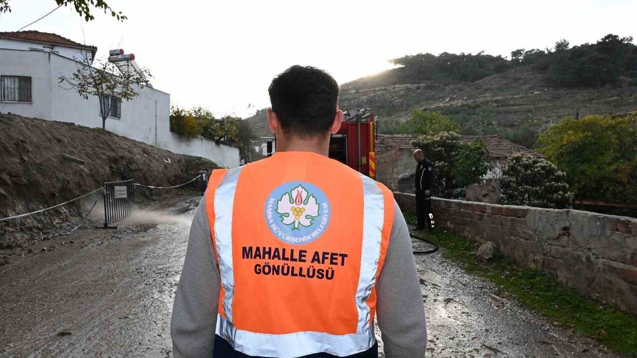 Manisa'da 'Mahalle Afet Gönüllüleri' Projesi: Vatandaşlara 72 Saatlik Eğitimle Hazırlık