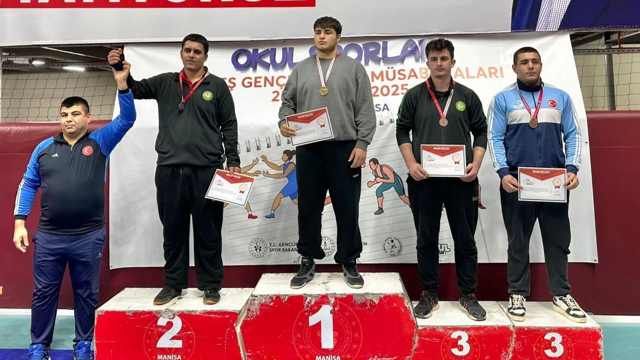 Manisa'da Okul Sporları Güreş Gençler (A) Grup Müsabakaları tamamlandı; 22 ilden 284 sporcu Türkiye Şampiyonası'na hak kazandı