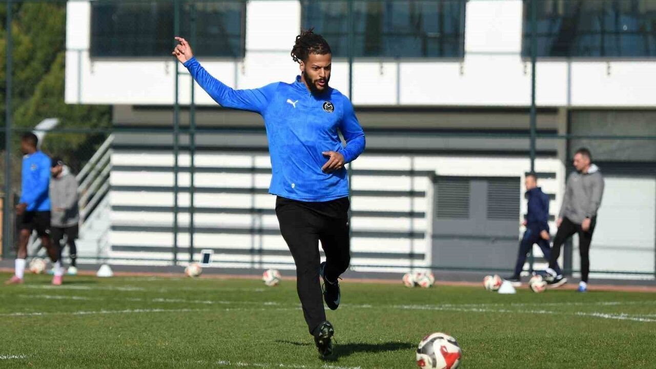 Manisa FK, Keçiörengücü Maçı Öncesi Hazırlıklarını Sürdürdü