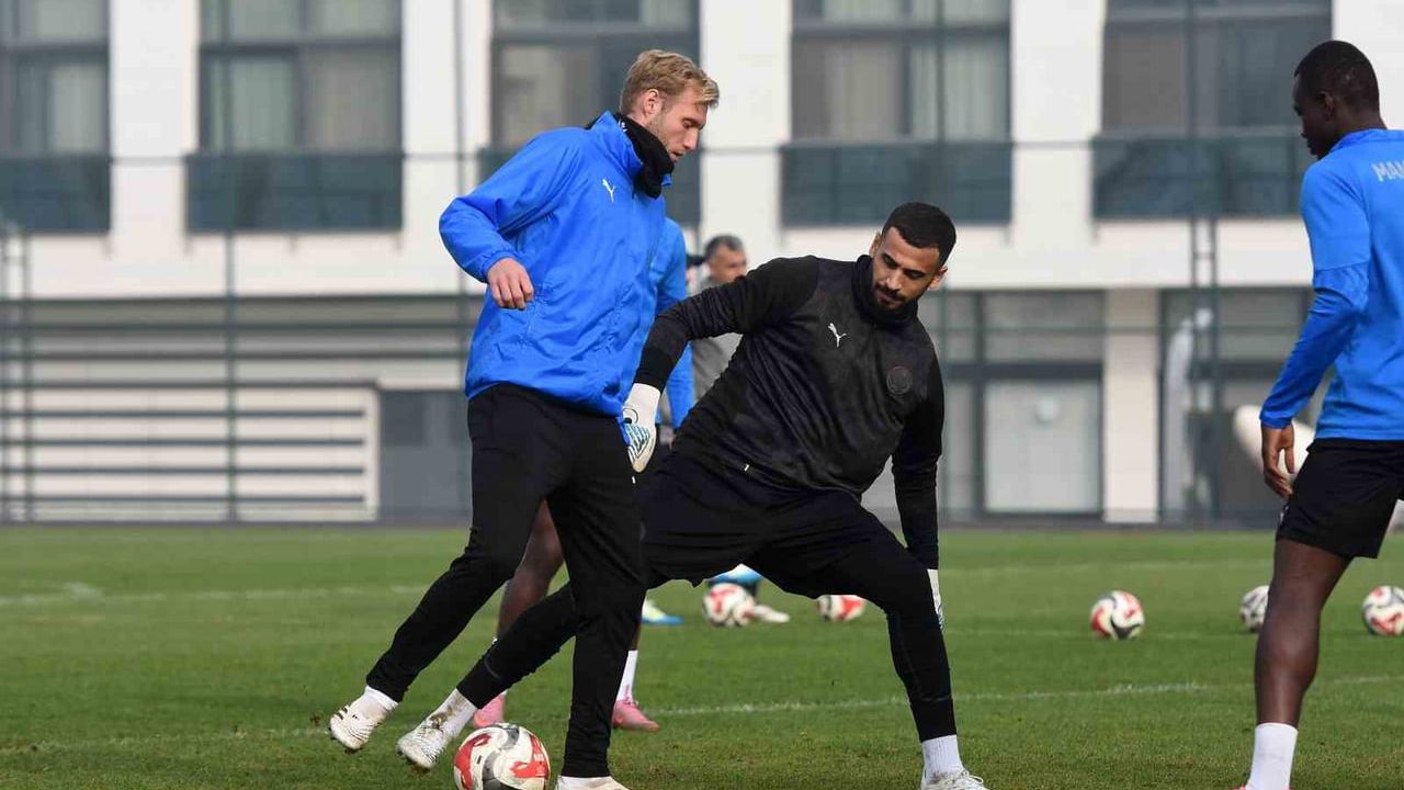 Manisa Futbol Kulübü, Sakaryaspor Maçı Öncesi Son Antrenmanını Tamamladı