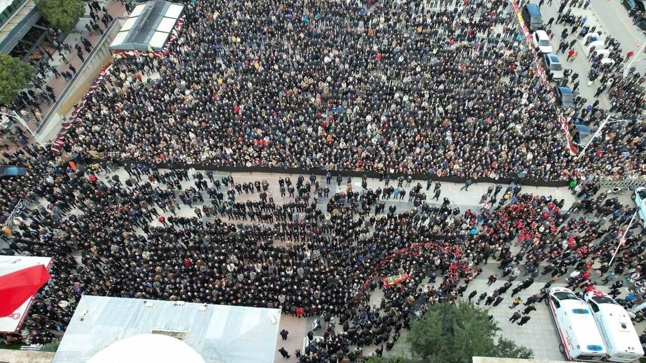 Manisa, ilk kadın başkanı Gülşah Durbay'ı uğurladı