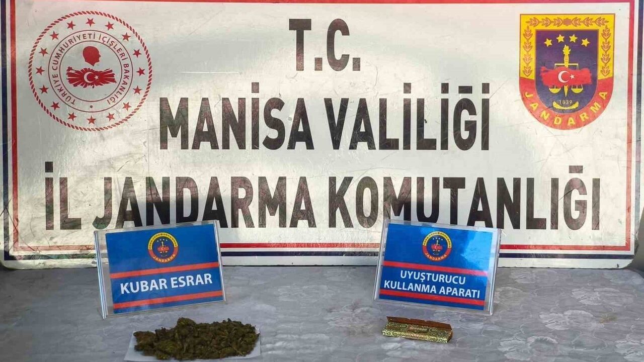 Manisa'nın Salihli ilçesinde jandarma ikamette 67 gram esrar ele geçirdi
