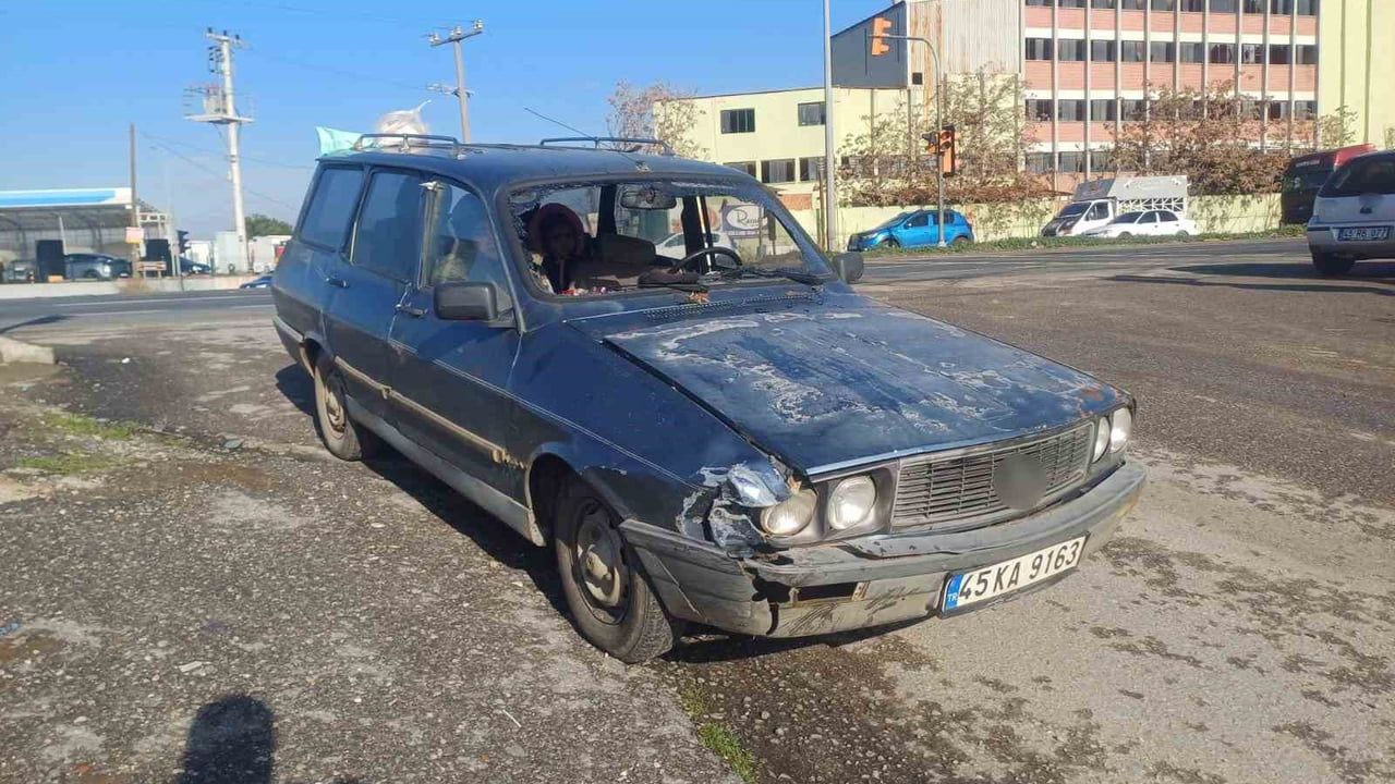 Manisa Salihli'de otomobil ile elektrikli bisiklet çarpıştı: 1 kişi hayatını kaybetti