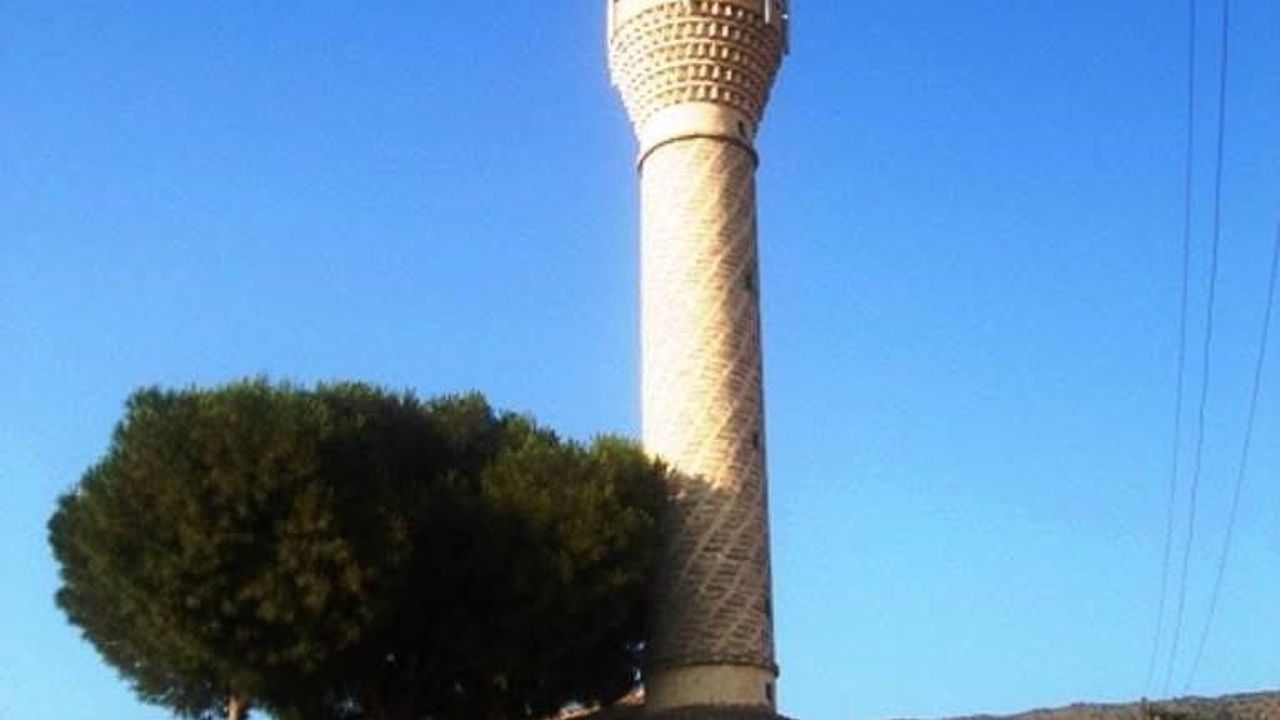 Manisa Sarıgöl'deki 1878 Yapımı Tarihi Cami: Kök Boya Desenler 147 Yıldır Canlılığını Koruyor