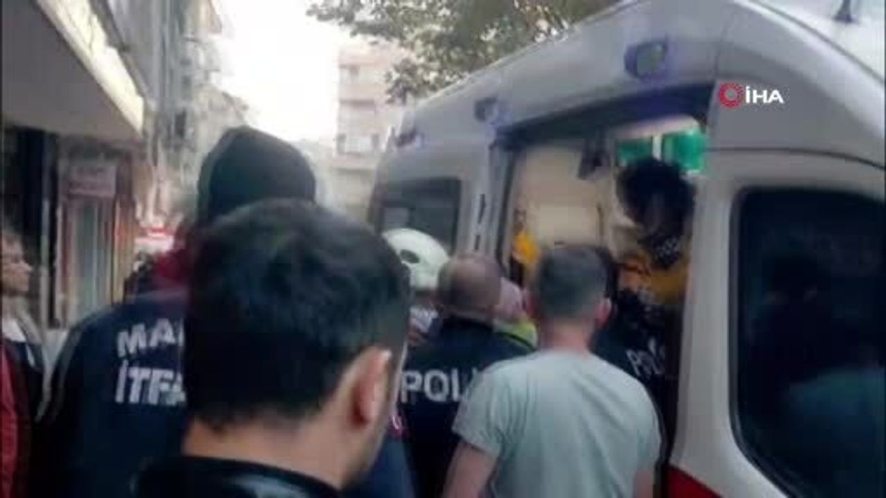 Manisa Şehzadeler'de apartman yangını: 2 kişi dumandan etkilendi, 6 kedi telef oldu