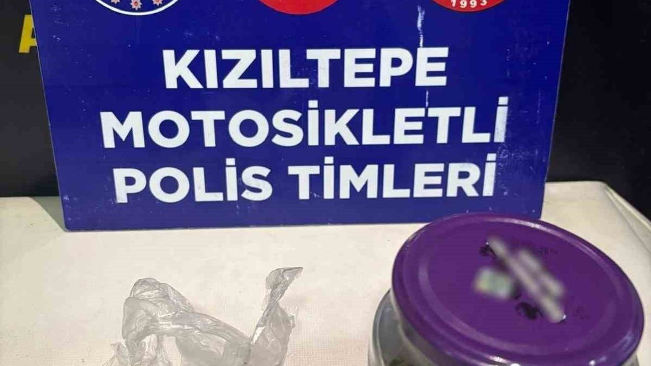 Mardin'de durdurulan araçta 51,60 gram esrar ele geçirildi