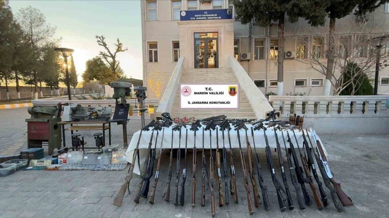 Mardin Midyat'ta yasa dışı silah imalathanesine baskın: Çok sayıda silah ve parçalar ele geçirildi