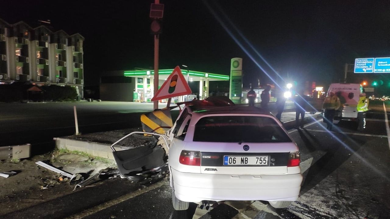 Marmaraereğlisi'nde refüje çarpan otomobilin sürücüsü yaşamını yitirdi