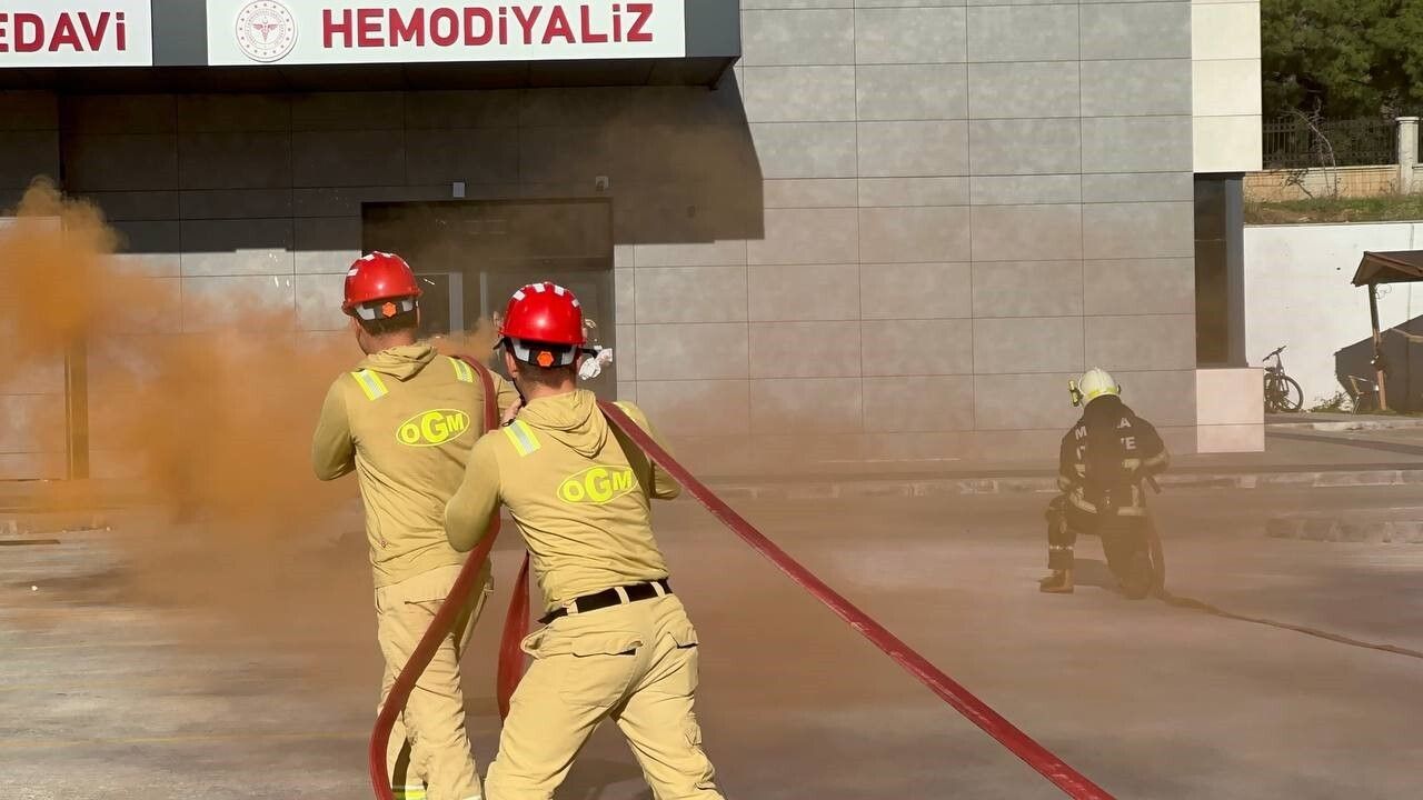 Marmaris Devlet Hastanesi'nde kapsamlı deprem ve yangın tatbikatı