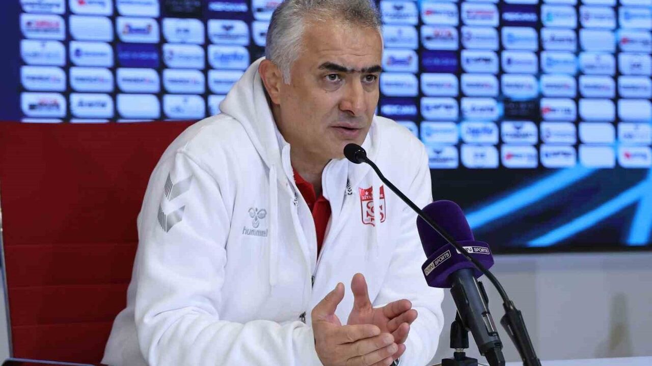 Mehmet Altıparmak hakem yönetimini eleştirdi: Hakem formsuzdu