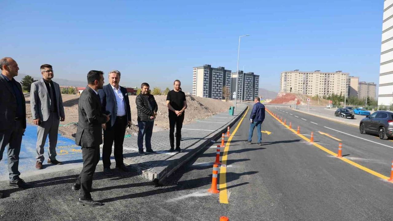Melikgazi Belediyesi 2025'te 130.000 ton asfaltla 80 km yol yaptı