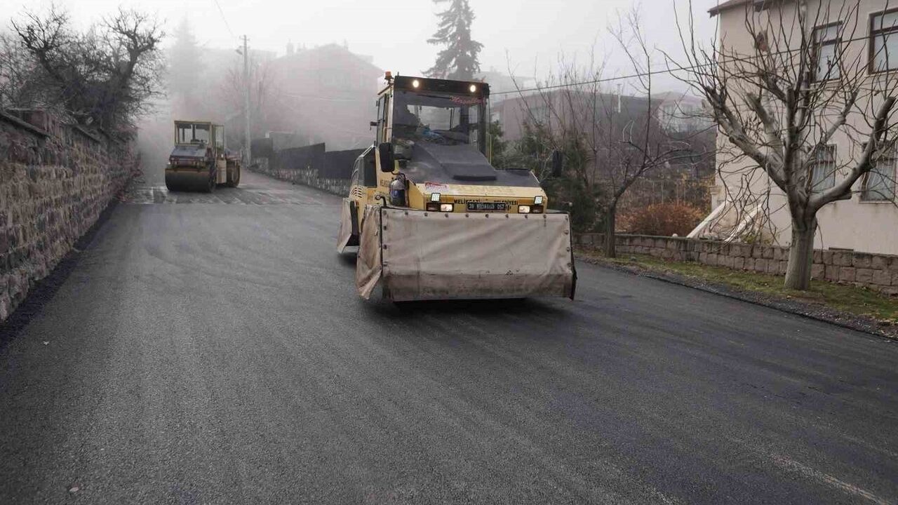 Melikgazi Belediyesi Hisarcık Mahallesi'nde 1,5 km yolun asfalt çalışmalarını tamamladı