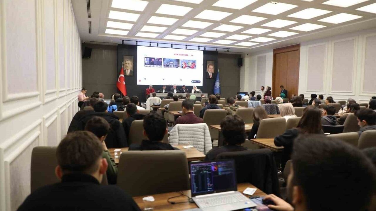 Melikgazi'de KÜRE Madde Yazım Atölyesi: Gençler Yerli Dijital Ansiklopedinin İçerik Üretimine Katıldı