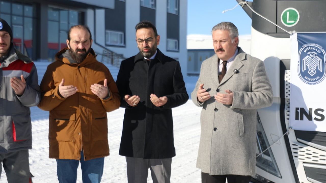 Melikgazi’den Gazze’ye ilk insani yardım tırı dualarla uğurlandı