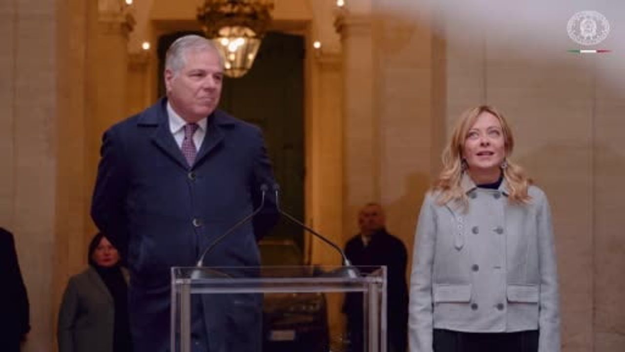 Meloni Palazzo Chigi'de Personeline Seslendi: "2026 Daha da Zor Olacak"