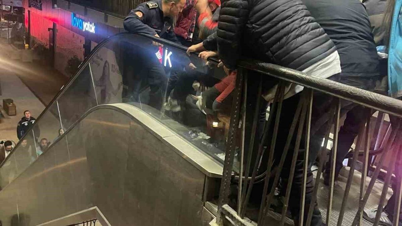 Menteşe'de alışveriş merkezinde 5 yaşındaki çocuğun eli yürüyen merdivene sıkıştı