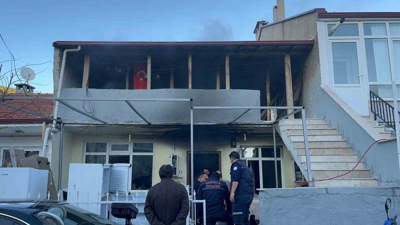 Menteşe'de ev yangını: 1 kişi gözaltında, ev sahibi hafif yaralandı