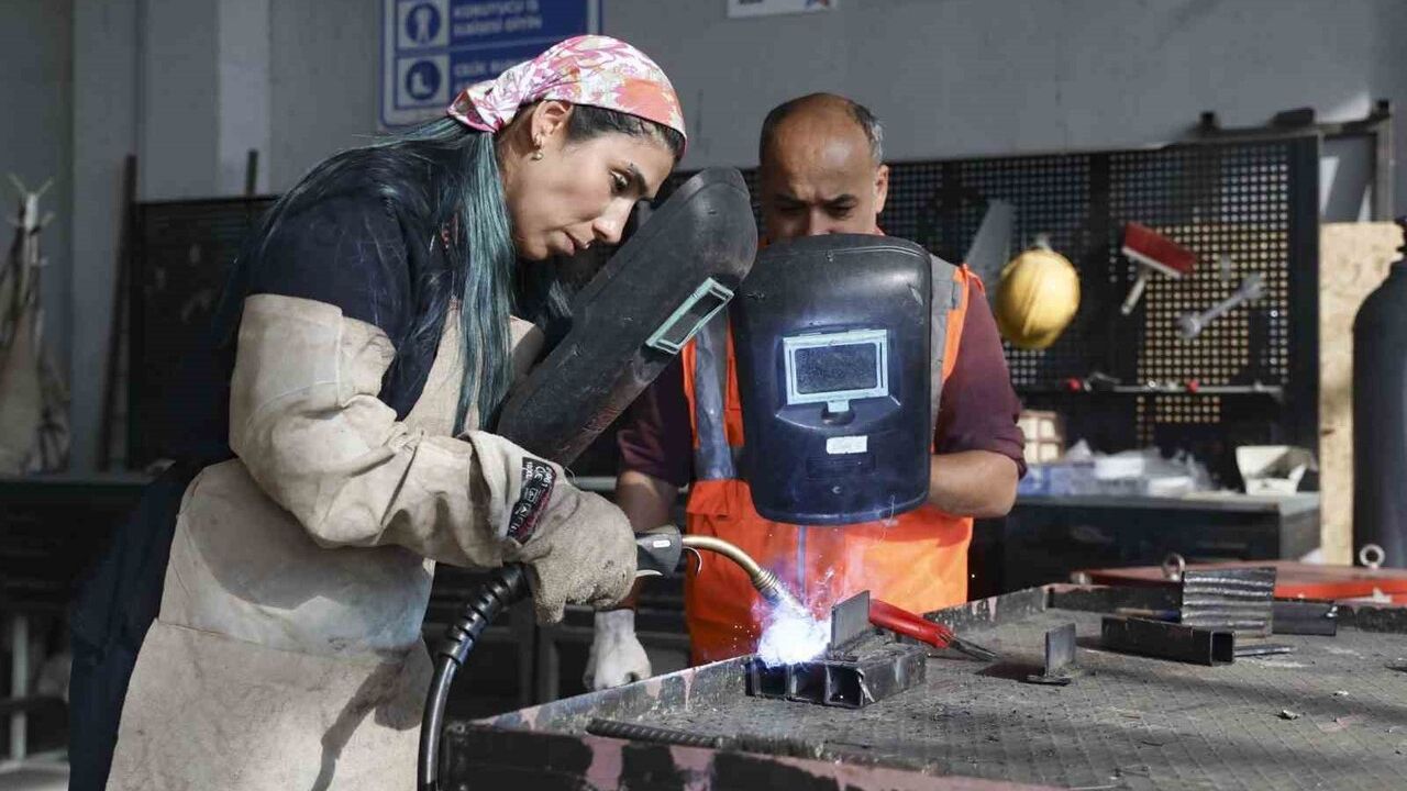 MERCEK’te Çelik Kaynak Eğitimi: MYK Belgeli, Ücretsiz Ekipman ve İstihdam Odaklı Kurs