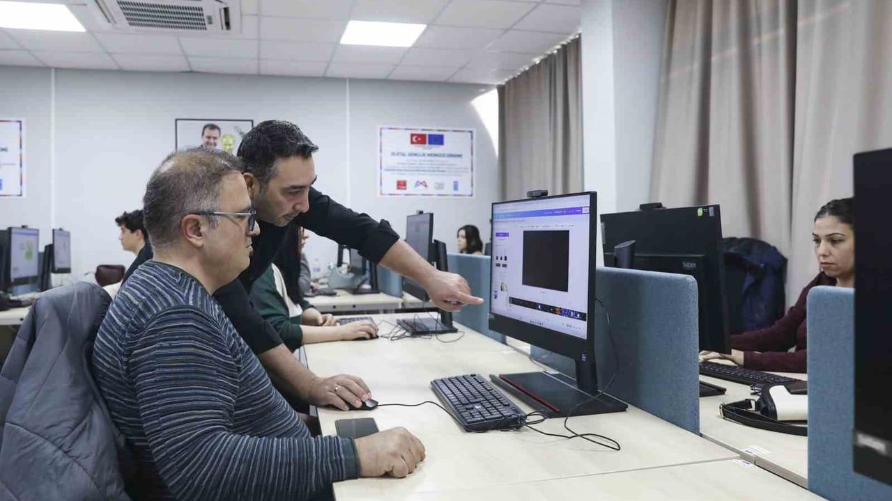 MERCEK'te Dijital Tasarım ve Canva kursu: Gençlere ücretsiz dijital beceri eğitimi