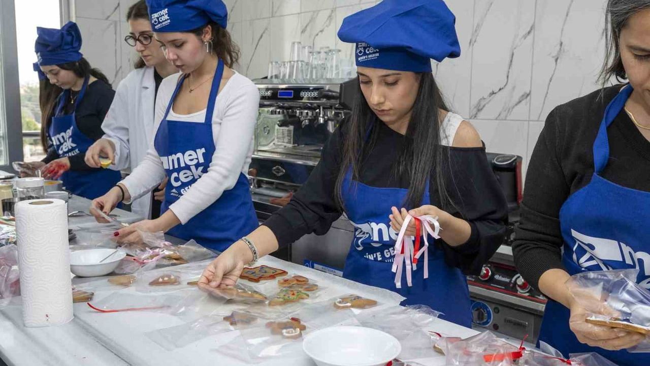 MERCEK'te Yeni Yıl Atölyeleri Halkkent'te Beceriyi ve Paylaşımı Öne Çıkardı