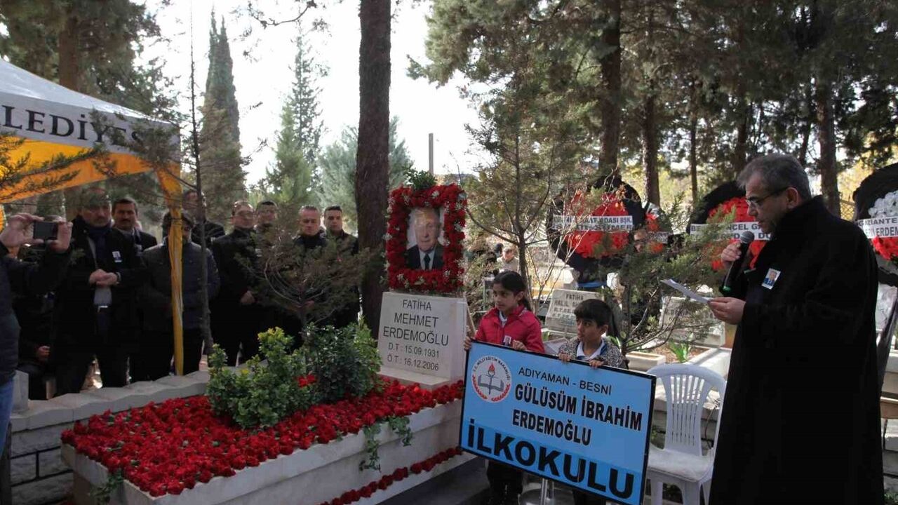 Merhum Mehmet Erdemoğlu mezarı başında anıldı — 19. yılında anma töreni