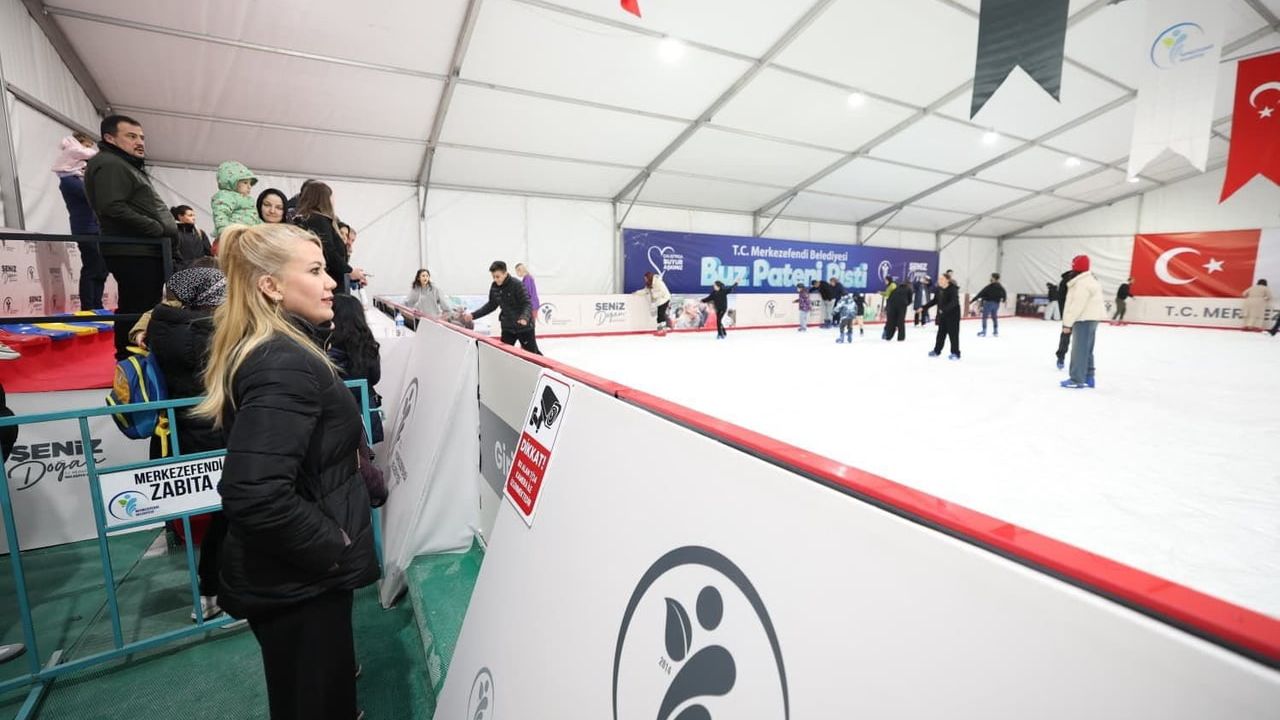 Merkezefendi'de Buz Pateni Pisti gençlerin yeni buluşma noktası oldu
