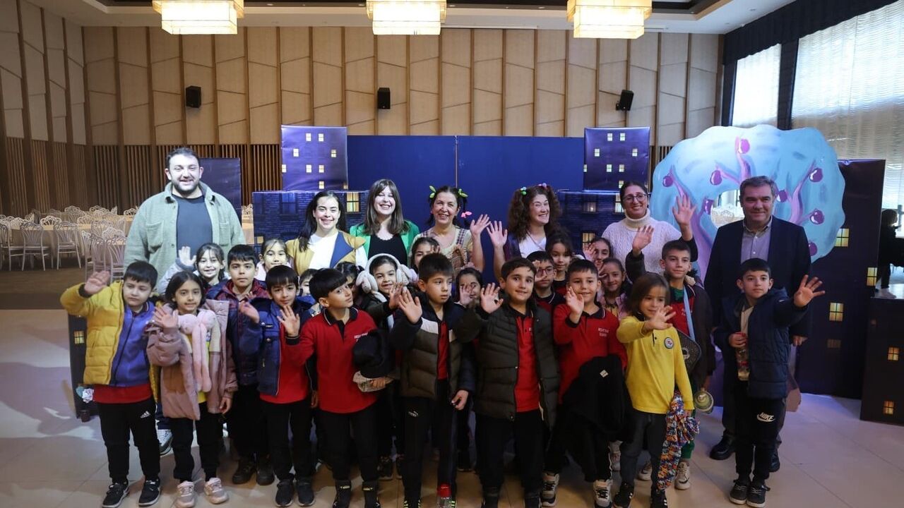 Merkezefendi'de 'Dünyadaki Son Çiçek' çocuk oyunu çevre bilinci aşılıyor