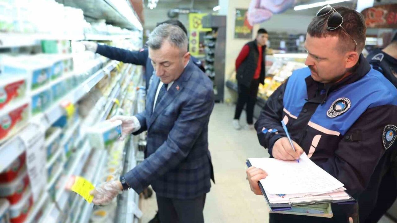 Mersin Akdeniz'de AVM'lerde kapsamlı zabıta denetimi