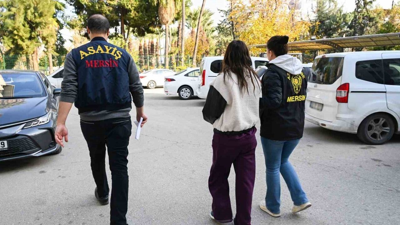 Mersin'de evden hırsızlık zanlıları güvenlik kameraları ve otoyol takibiyle yakalandı