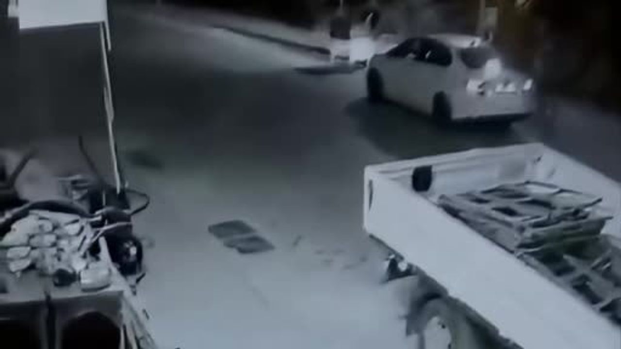 Mersin'de markette hırsızlık: şüpheli güvenlik kamerasıyla tespit edilip polis ekiplerince yakalandı