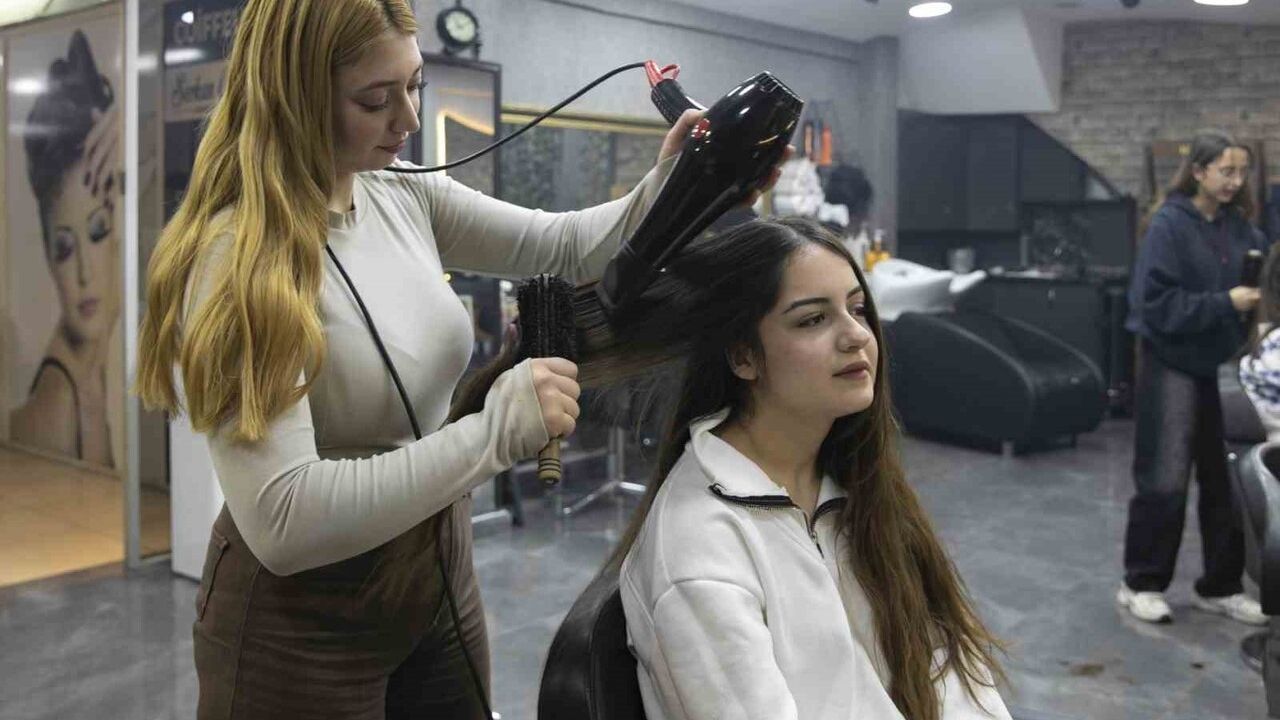 Mersin'de MERCEK ile kadınlar mesleğe adım atıyor: Ücretsiz kurslarla istihdam ve kariyer desteği