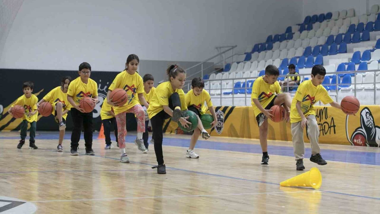 Mersin'de Ücretsiz Basketbol Kursları 150 Çocuğa Spor ve Gelecek İmkanı Sunuyor
