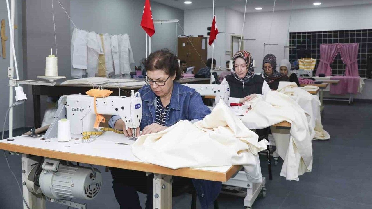 Mersin Engelsiz Yaşam Merkezi'nin Dikiş Kursu: Annelere Üretim, Sosyalleşme ve Dayanışma İmkanı