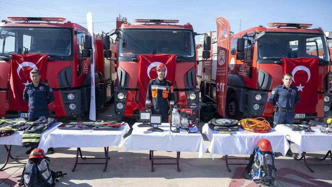 Mersin İtfaiyesi yeni ekipman ve personelle müdahale kapasitesini artırdı