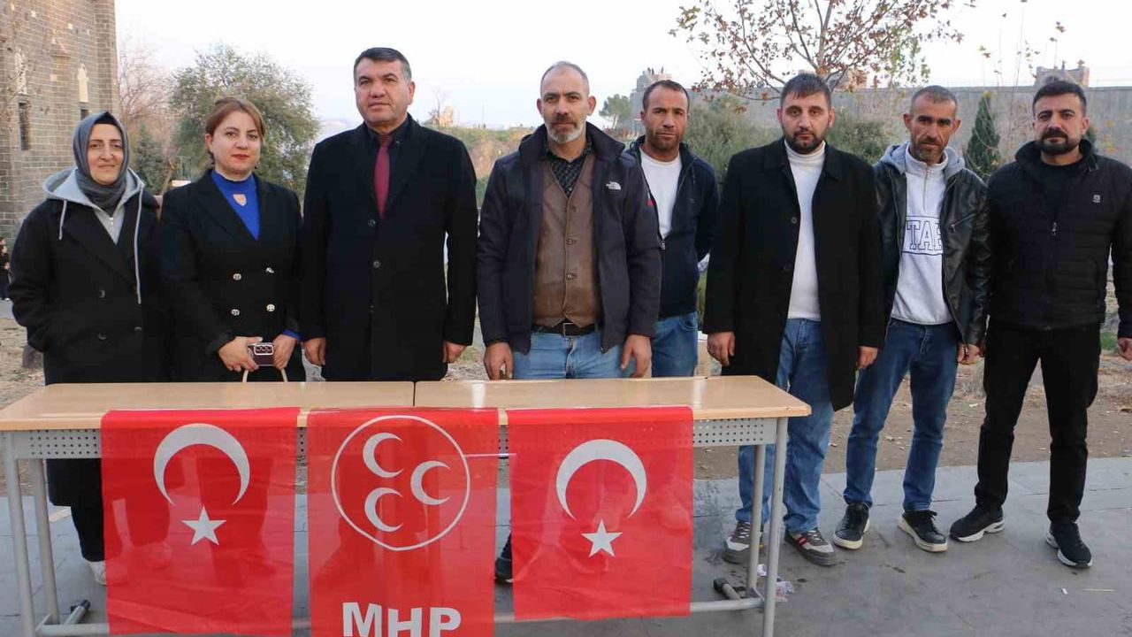 MHP Sur teşkilatı Regaip Kandili vesilesiyle Hz. Süleyman Camisi'nde ikramlarda bulundu