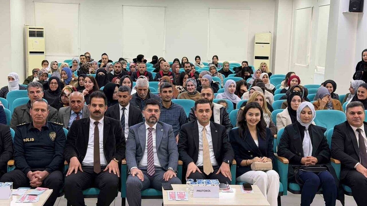 Midyat'ta 'Koruyucu Aile Hizmet Modeli' bilgilendirme toplantısı yapıldı